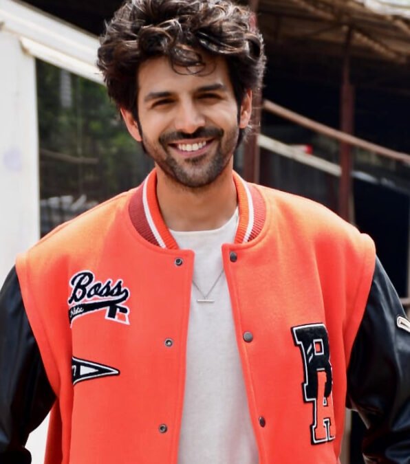 Kartik Aryan completes 11 years in the Industry