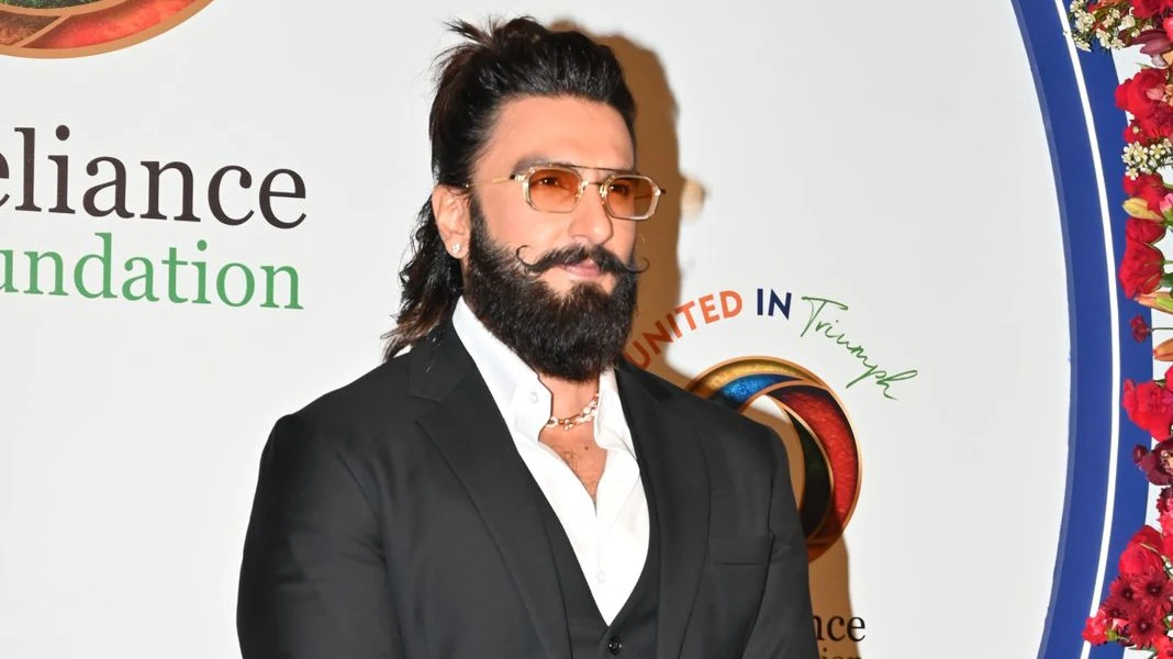 Ranveer Singh’s Joyous Return to the Spotlight: Celebrates Fatherhood at Nita Ambani’s Event