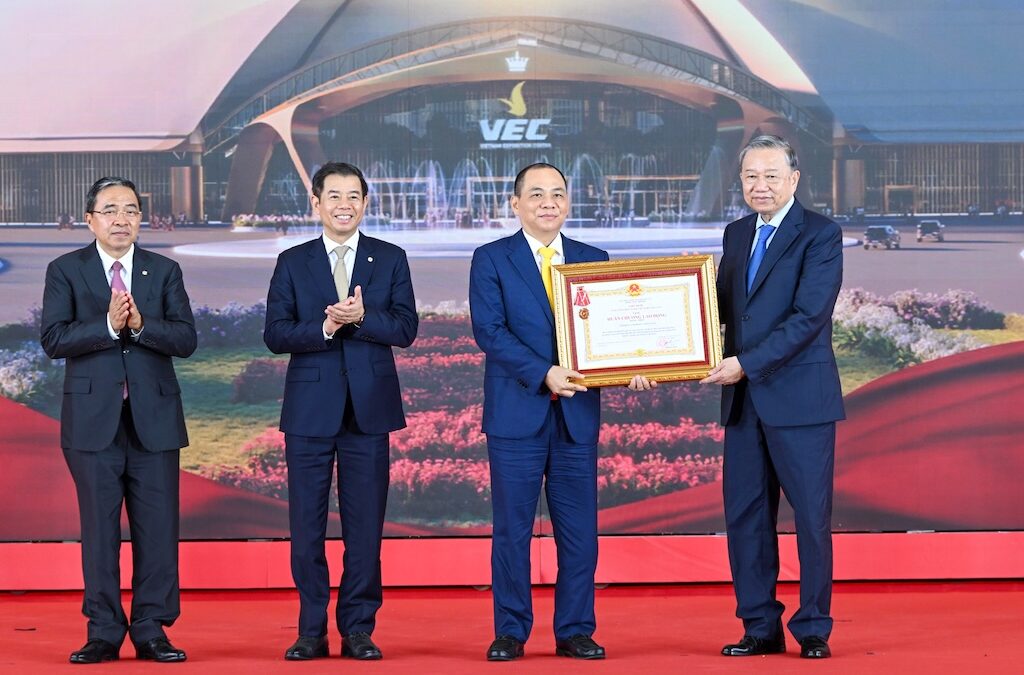 Vingroup Awarded First-Class Labor Order for Outstanding Achievements in Developing the National Exhibition Fair Center